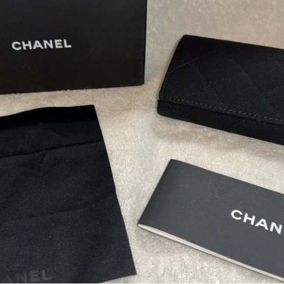 CHANEL Black Sunglasses with Gold Logo - Picture 8 of 8